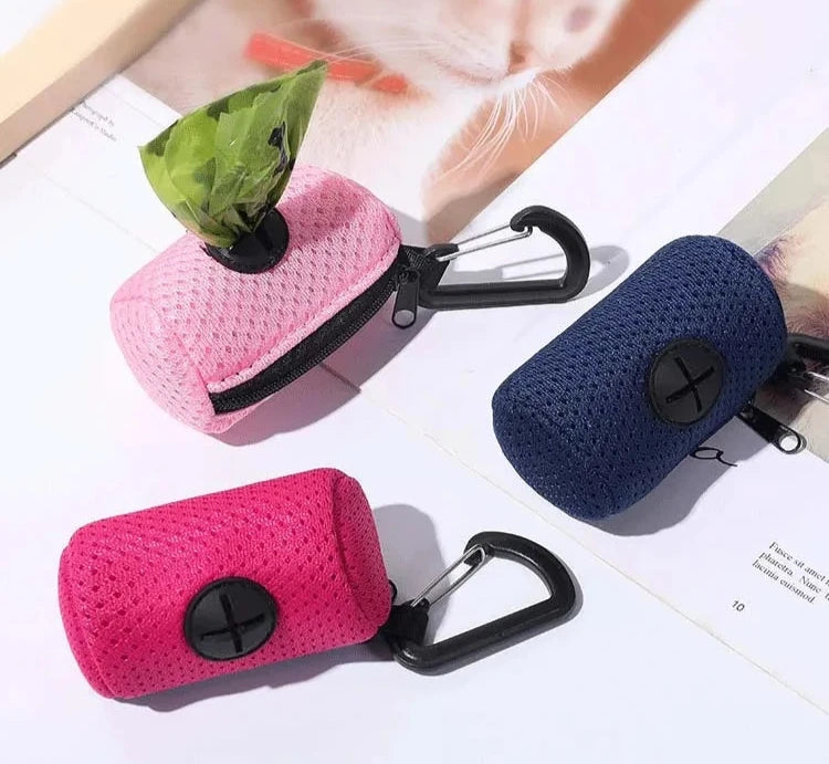 Dispensador y bolsas para excrementos de perros.